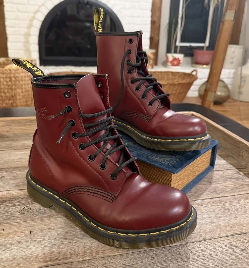 Dr. Martens 1460 Women’s Size 9 Cherry Red Burgundy Leather 8-Eye Boots - Picture 2 of 14